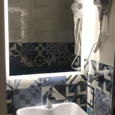 Base Plebiscito לינה וארוחת בוקר נאפולי